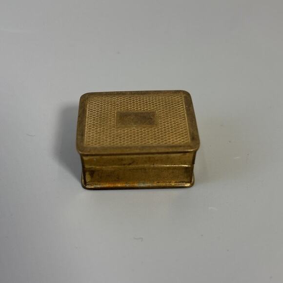 Vintage 1940's Volupte Brass Hinged Pill Box Trinket Box Gold Tone - Picture 4 of 5